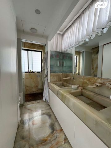 גג/ פנטהאוז, דוד רמז 1, גבעת הרמבם, גבעתיים