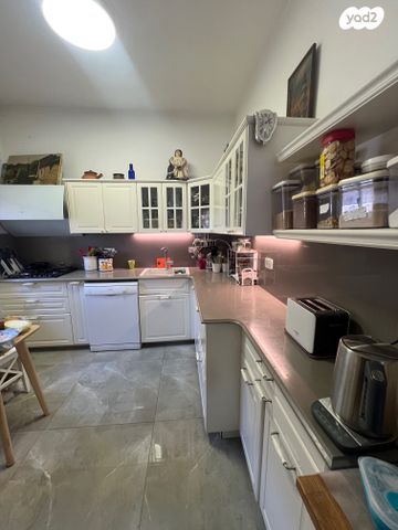 דירה, הל"ה 16, ירושלים