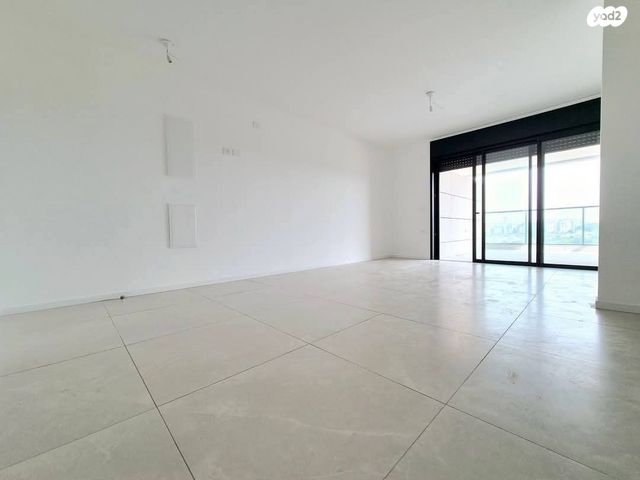 דירה, אורי אלמוג, קרית רבין, חולון