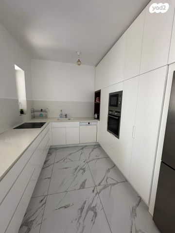 דירה, שדרות רחבעם זאבי, גבעת אולגה, חדרה