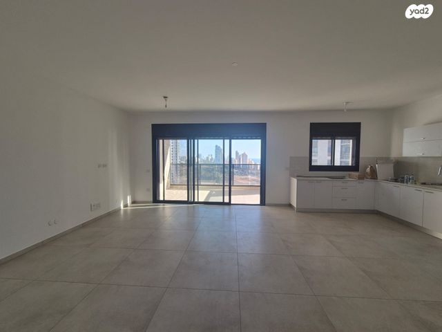 דירה, אמנון ליפקין שחק, נוף הטיילת, נתניה