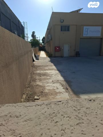 מבני תעשיה, אופקים