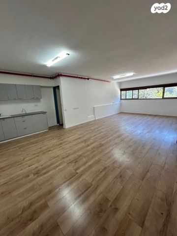 חנויות/ שטח מסחרי, עשרת