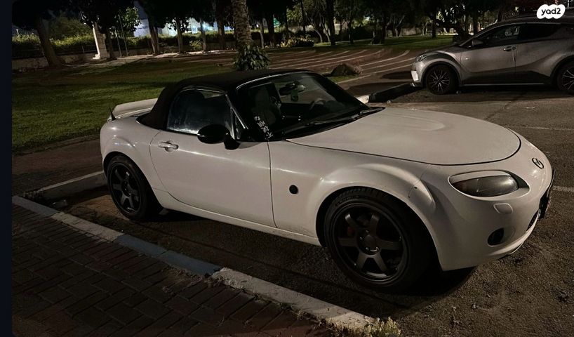 מודעת רכב מאזדה MX-5