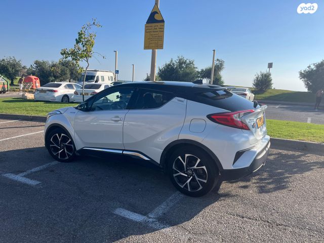 מודעת רכב טויוטה C-HR