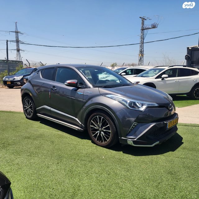 מודעת רכב טויוטה C-HR