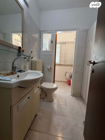 דירה, הגדוד העברי, רמב"ם, ראשון לציון