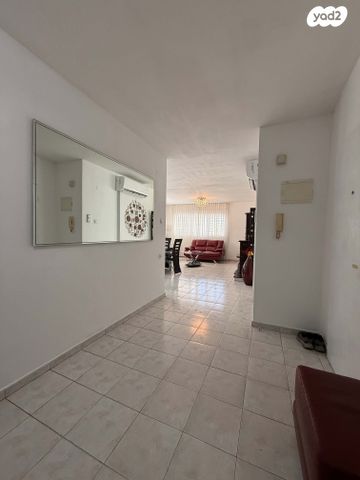 דירה, הגדוד העברי, רמב"ם, ראשון לציון