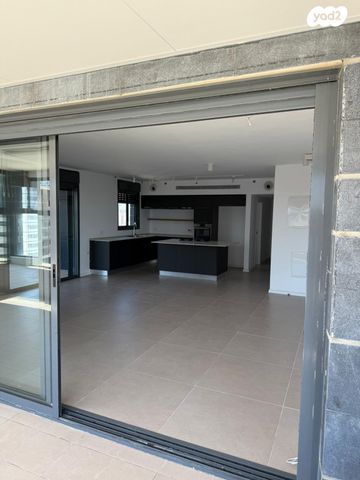 גג/ פנטהאוז, מתחם מרכזי, גני תקווה