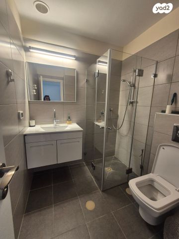 דירה, הרצליה