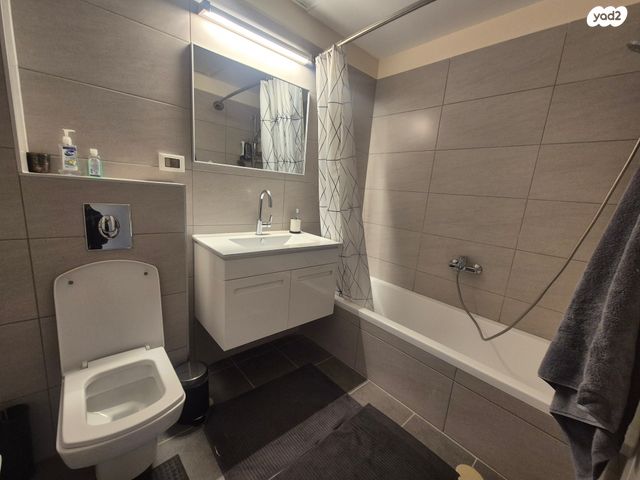 דירה, הרצליה