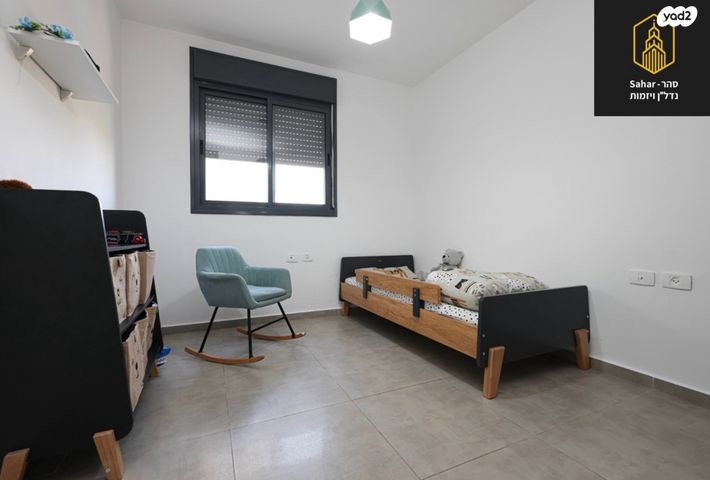 דירה, אלפי מנשה