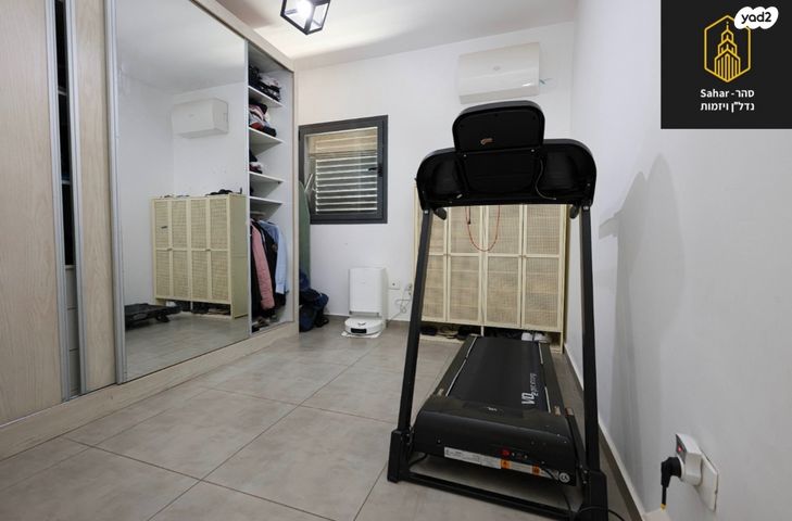 דירה, אלפי מנשה