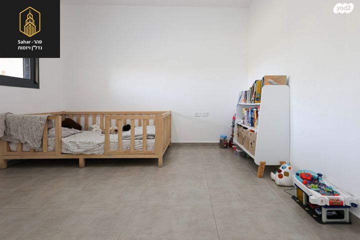 דירה, אלפי מנשה