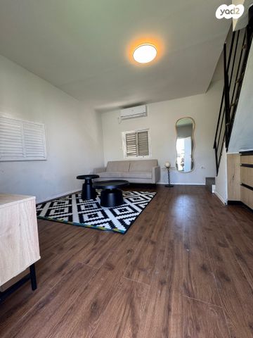 מונטיפיורי, הרכבת