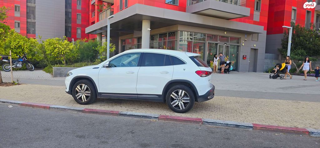 מודעת רכב מרצדס-בנץ EQA