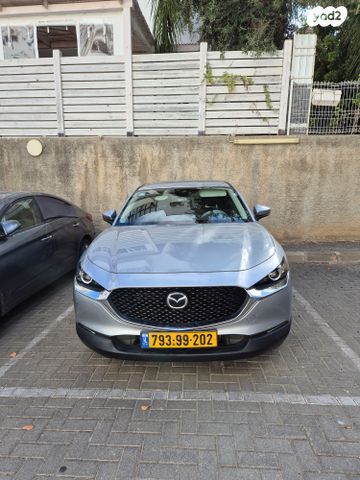 מודעת רכב מאזדה CX-30
