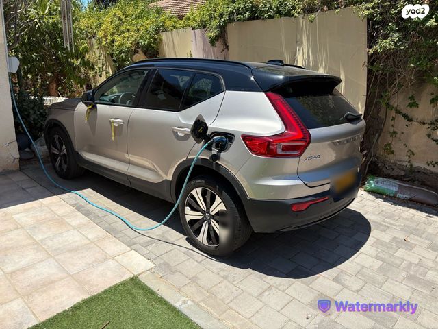 מודעת רכב וולוו XC40