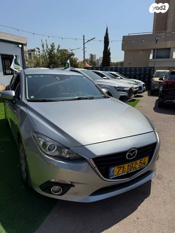 מודעת רכב מאזדה 3