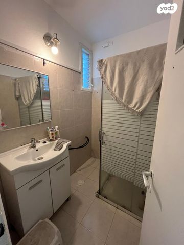 דירה, מעלות, נאות יהודית ונווה ארזים, חולון