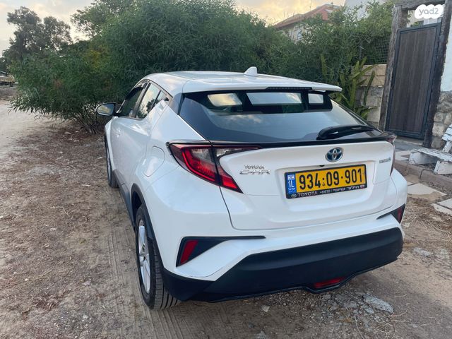 מודעת רכב טויוטה C-HR
