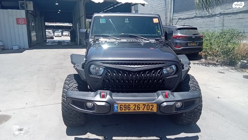 מודעת רכב ג'יפ גלדיאטור
