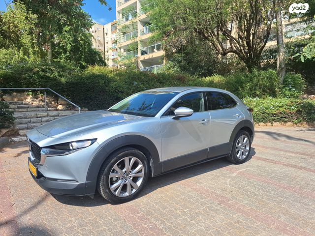 מודעת רכב מאזדה CX-30