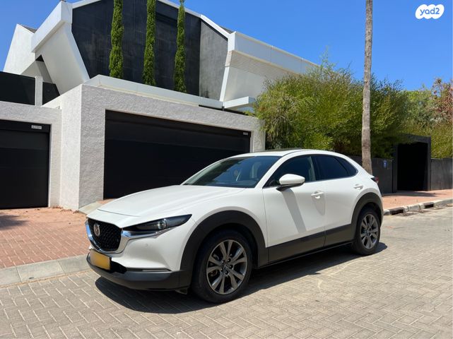 מודעת רכב מאזדה CX-30