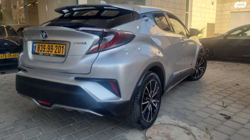 מודעת רכב טויוטה C-HR