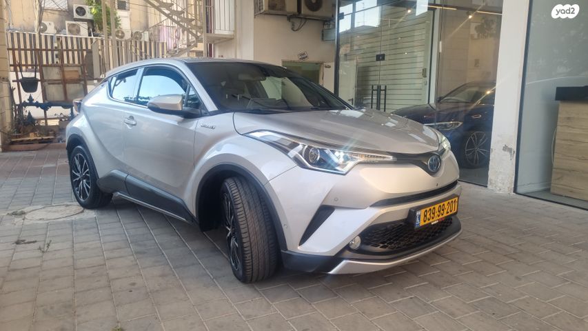מודעת רכב טויוטה C-HR 1