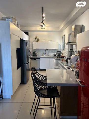 דירה, שביל הזהב 3, 2008, רעננה