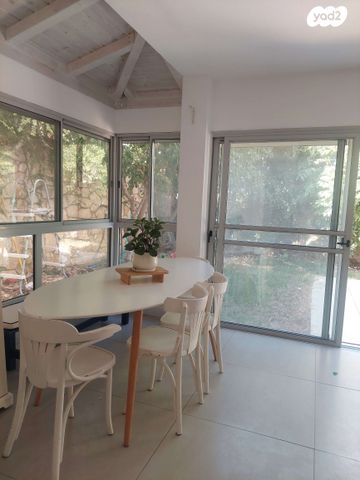 דו משפחתי, האגוז 4, לפיד, לפיד