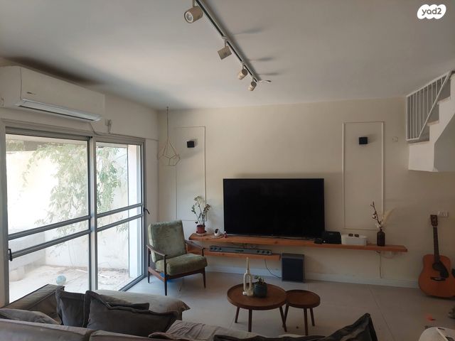 דו משפחתי, האגוז 4, לפיד, לפיד