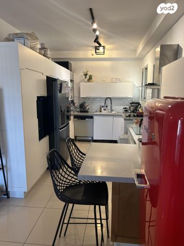 דירה, שביל הזהב 3, 2008, רעננה