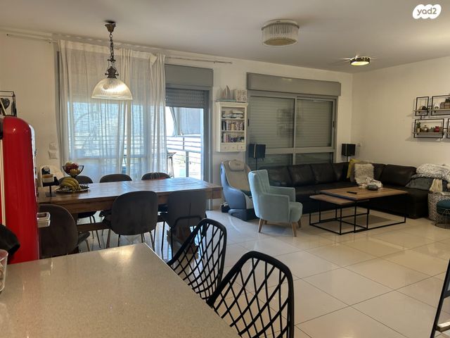 דירה, שביל הזהב 3, 2008, רעננה