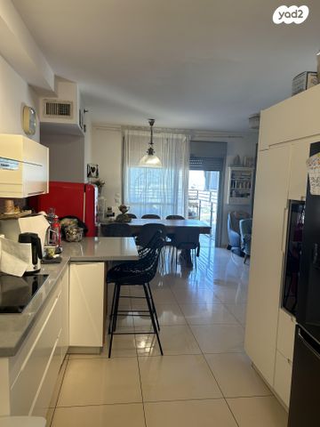 דירה, שביל הזהב 3, 2008, רעננה