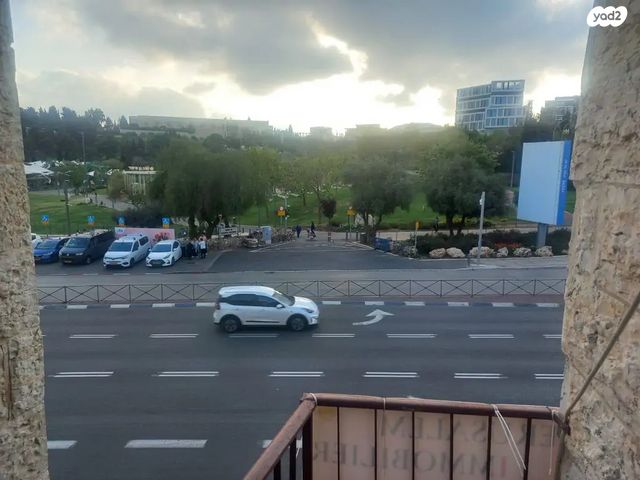 שדרות בן צבי 17