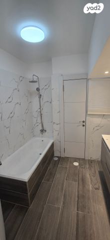 גג/ פנטהאוז, קדושי קהיר, נאות רחל, חולון