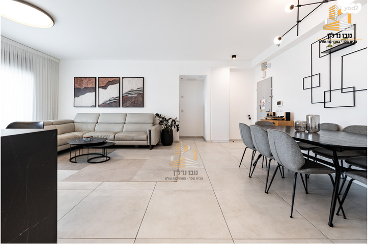 גג/ פנטהאוז, חצרות המושבה, רחובות