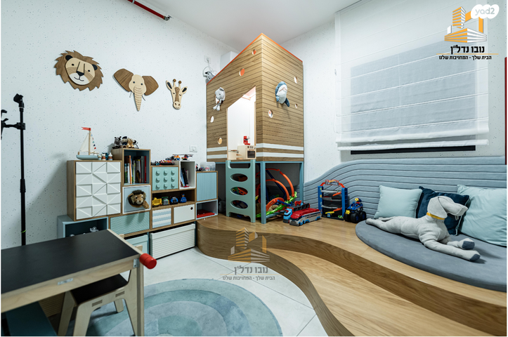 גג/ פנטהאוז, חצרות המושבה, רחובות