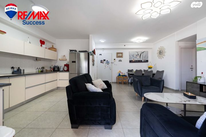 המגדל הלבן 4