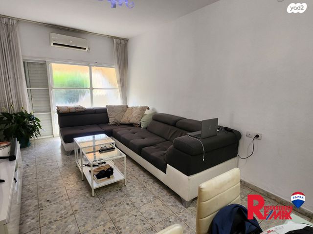 גג/ פנטהאוז, חיים סירני 25, נווה רמז, חולון