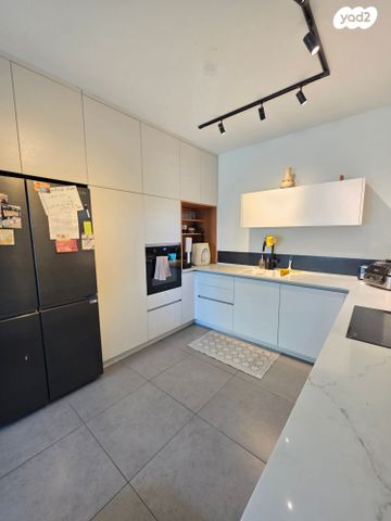 דירה, חזון אי"ש 16, רחובות הצעירה, רחובות