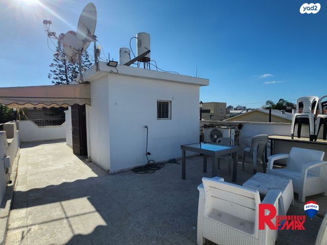 גג/ פנטהאוז, חיים סירני 25, נווה רמז, חולון