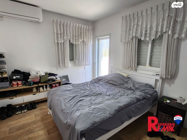 גג/ פנטהאוז, חיים סירני 25, נווה רמז, חולון