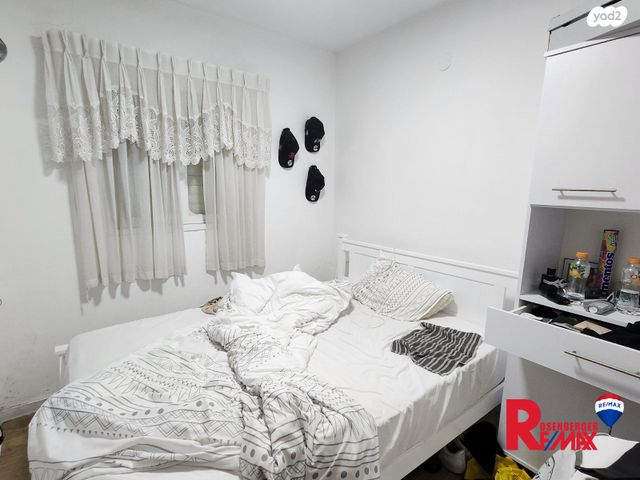 גג/ פנטהאוז, חיים סירני 25, נווה רמז, חולון