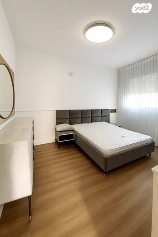 עומר אל חטאב 4