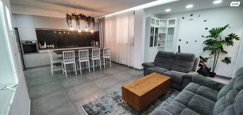 דירת גן, הגדוד העברי 7, לב העיר, בת ים