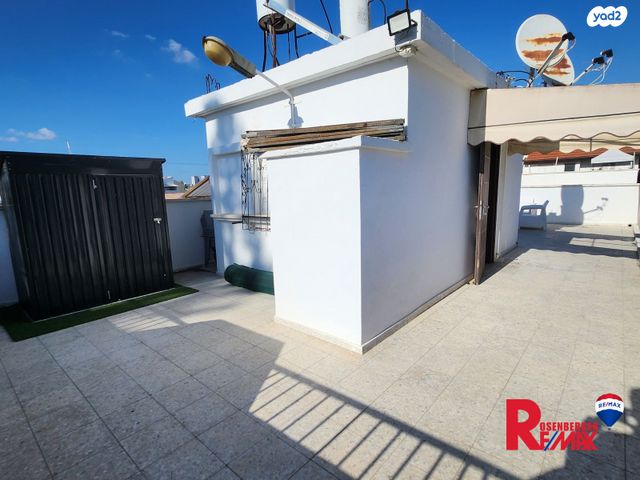 גג/ פנטהאוז, חיים סירני 25, נווה רמז, חולון