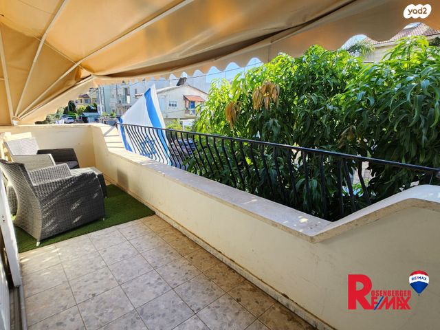 גג/ פנטהאוז, חיים סירני 25, נווה רמז, חולון